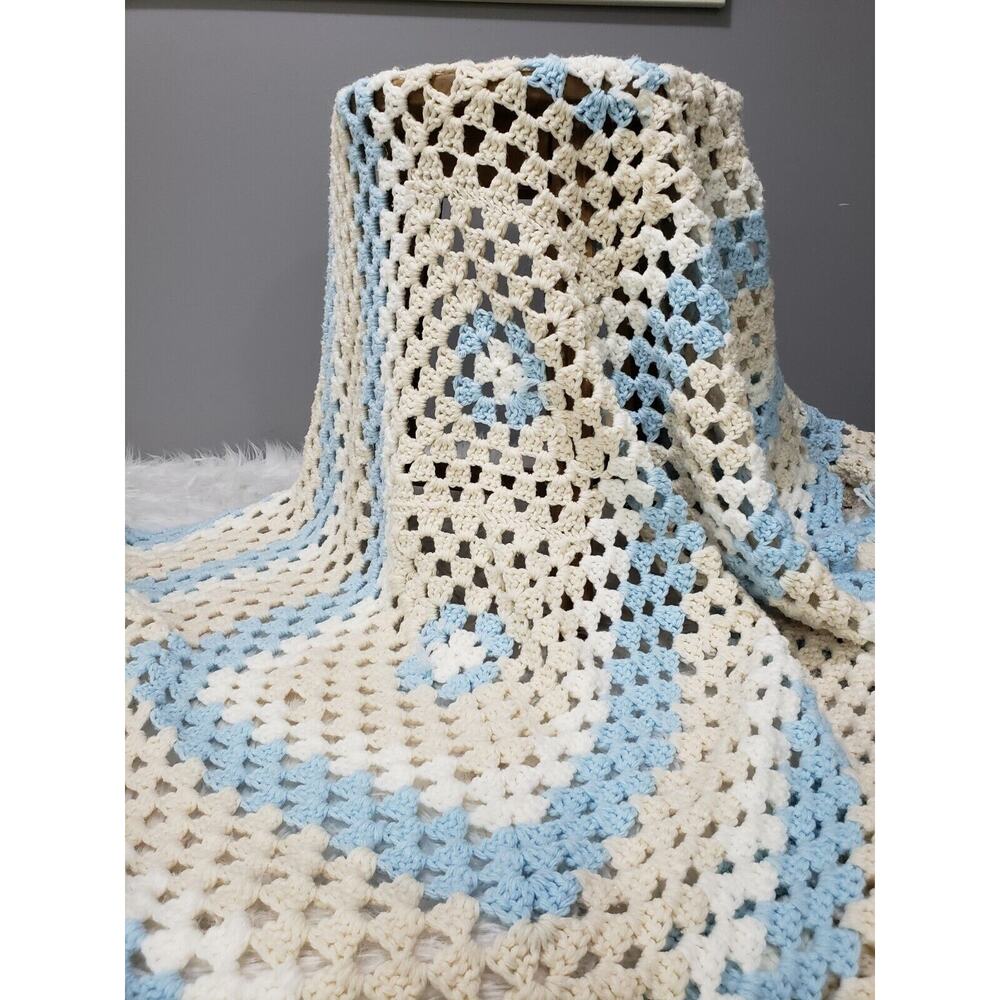 Vintage retro 70s 80s Granny Crochet Afghan Blanket Throw‎ baby blue LARGE cream